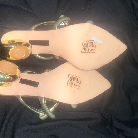 Loop ring gold heels!!  Never worn!! - Picture 3 of 3